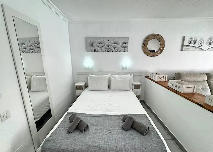 Tropical Terraza A La Piscina Apartmán *