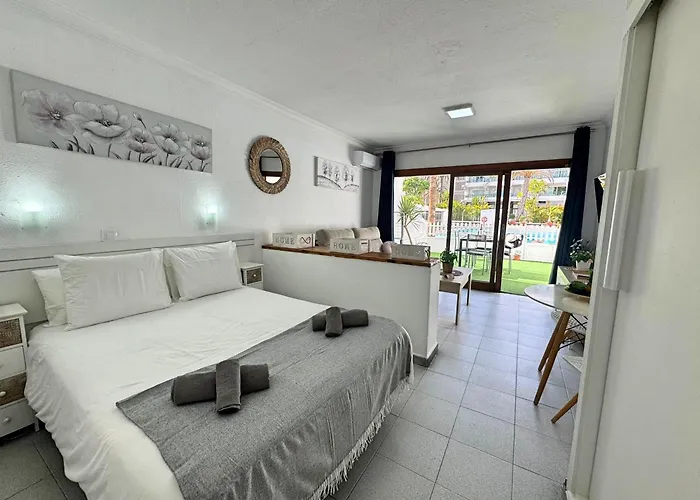 Tropical Terraza A La Piscina *