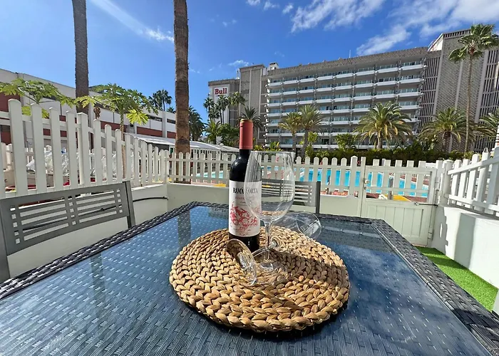 Apartmán Tropical Terraza A La Piscina